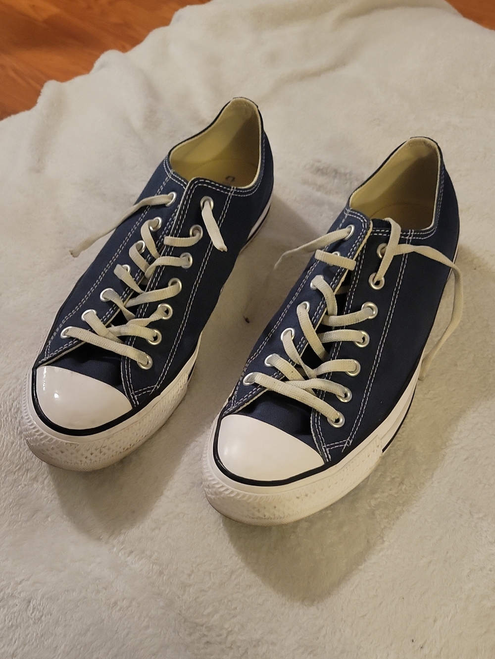 Converse Men's Navy Blue and White Low-Top Sneakers